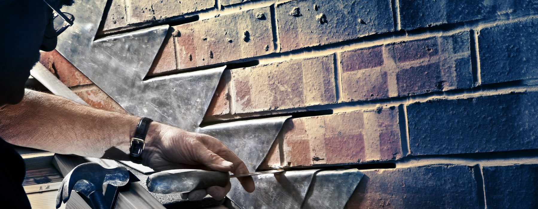 Product focus: Fixing clips versus flashing clips